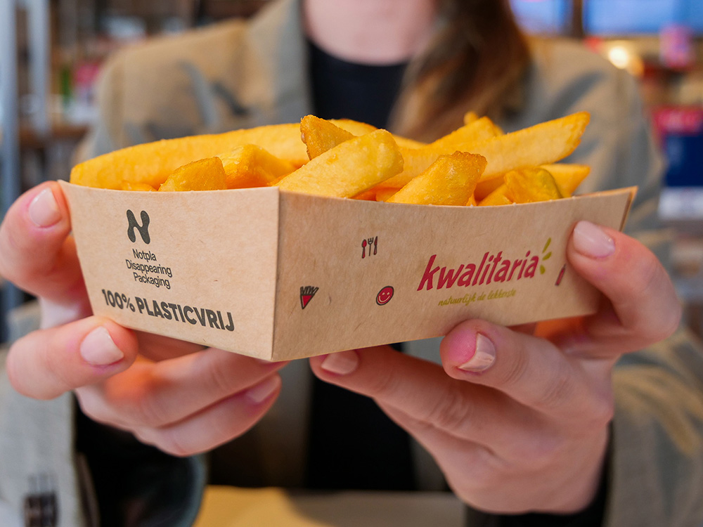 Kwalitaria lanceert als eerste grote snackformule in Nederland volledig plasticvrije verpakkingen